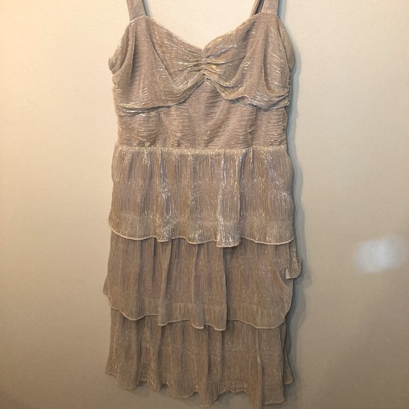 Dynamite Shimmer Tiered Party Dress Medium - Picture 1 of 7